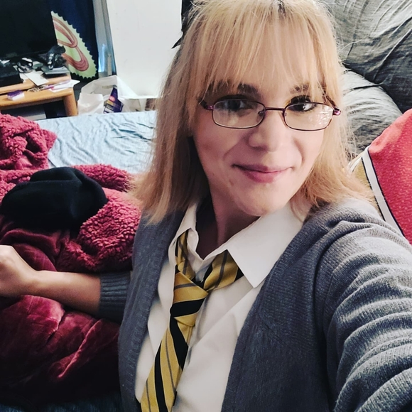 Meet your Posher, Courtney - Picture 2 of 14